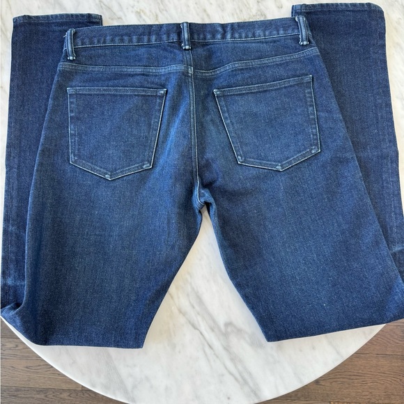 John Elliott cast2 32 - Picture 2 of 5